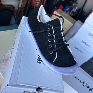 Black Fuzzy Lined Women's Shoes